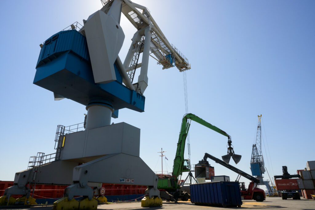 Port equipment: where electrification can help