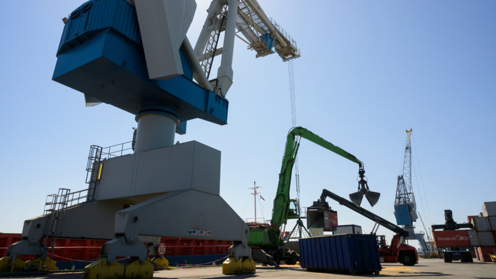 Port equipment: where electrification can help